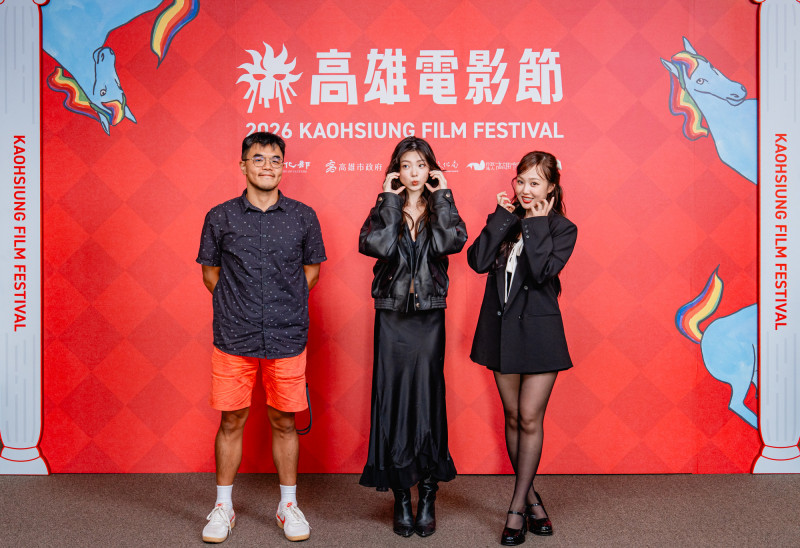 《那個掉屑的她》導演許介亭（左起）、演員林宴慈、演員ANGIE安吉。（高雄電影節提供）