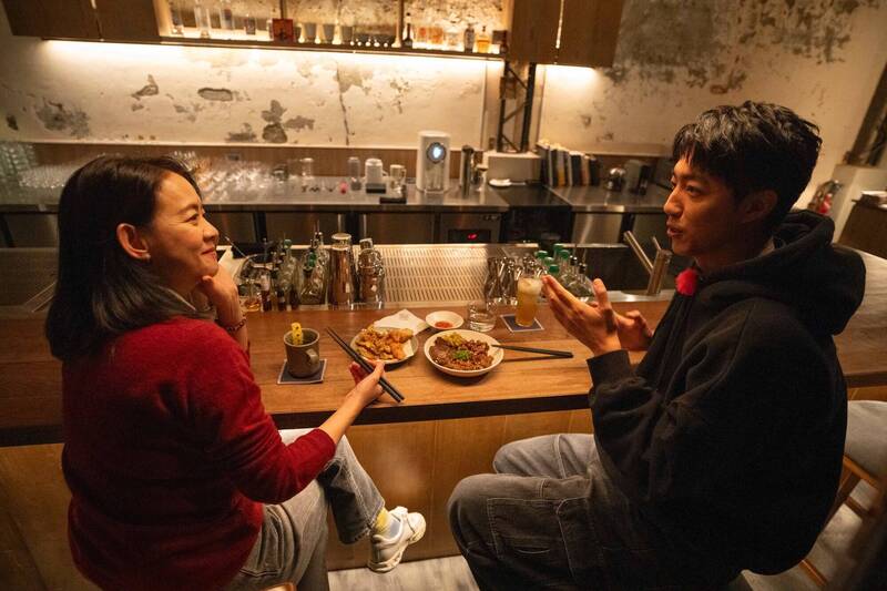 蔡凡熙回台南遇媽媽、姐姐「夾擊」，讓曾寶儀看見他變回家中「小屁孩」的一面。（資料照，三立提供）
