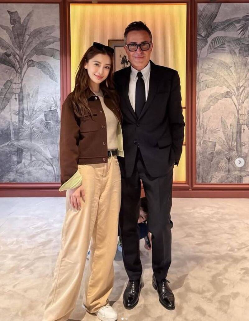 Angelababy（左）和愛馬仕總監Michael Coste合影。（翻攝自michaelcoste ig）