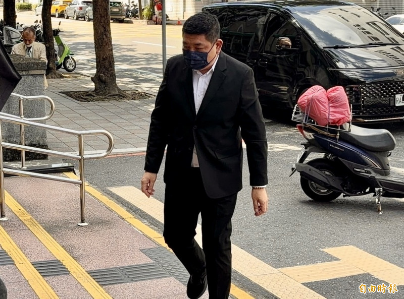 NONO第二波起訴涉性侵2女一審判無罪 二審開庭十指交疊不說話