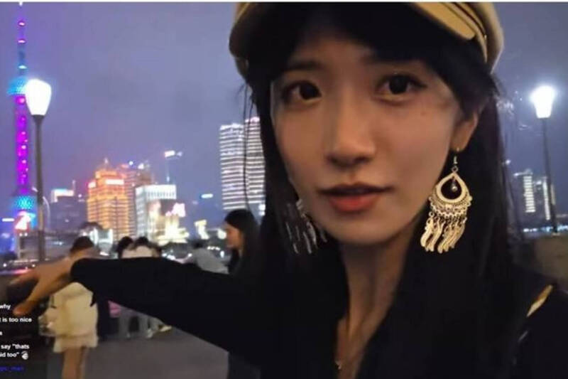 南韓實況主企鵝妹近日在上海進行直播，分享夜景。（翻攝自X）