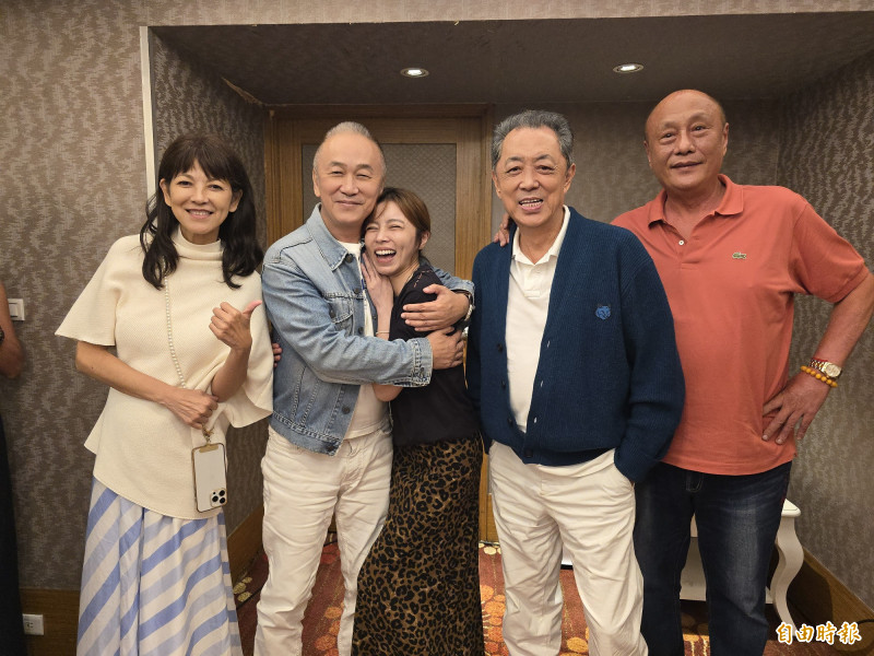 王瞳喪偶4年首迎新桃花?香港大導慶功宴霸氣護花:緋聞男友是我!