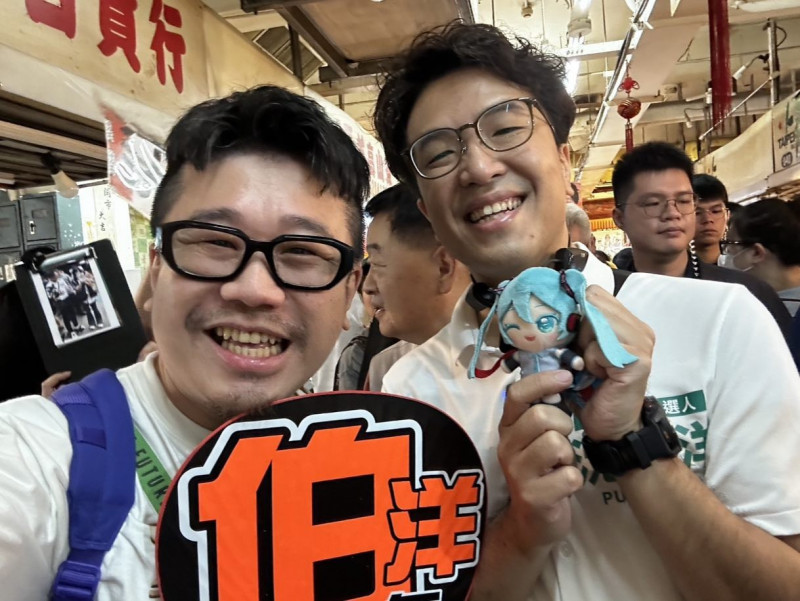 沈伯洋車內驚見「初音」!《大學生》麥基淚崩:33天前我送的小禮物