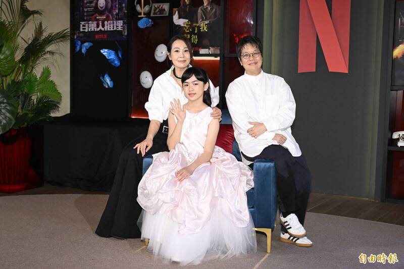 《忘了我記得》編導劉若英（左起）、演員顏語瑢、製作人李耀華。（記者胡舜翔攝）