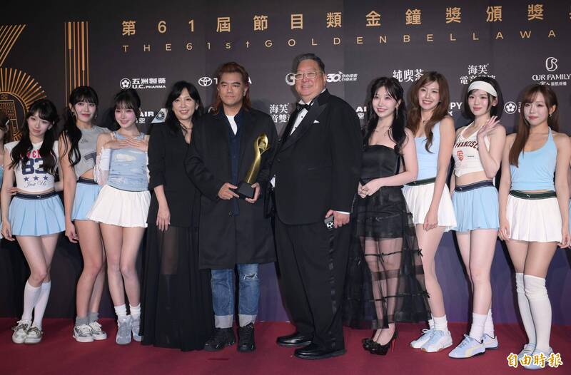 《宇宙啦啦隊》奪下最具人氣綜藝節目獎，Super Junior銀赫參與節目成為本屆金鐘話題之一。（新聞攝影組攝）