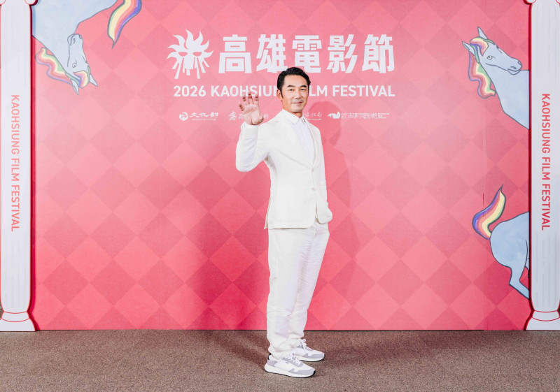 李李仁17歲兒子客串!星媽陶晶瑩盯場「超雙標」 探班老公5分鐘就閃人