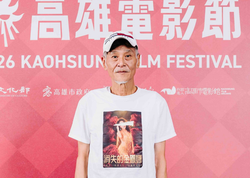 喜翔在《消失的金鳳娜》血滴滿地，笑喊叫陳冲拖地。（高雄電影節提供）