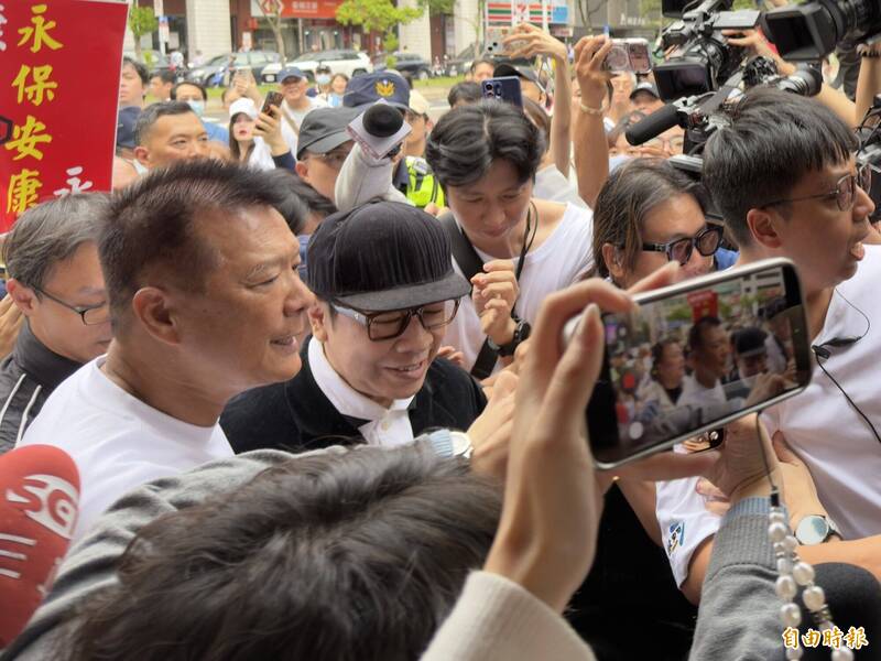 蔡康永黑西裝赴約 現場卻變白衣 目擊者爆一句話掀議