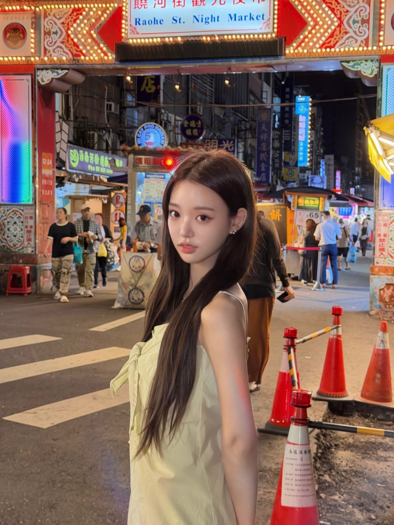 《單身即地獄3》劉恃蘟前進饒河街夜市。（翻攝自IG）