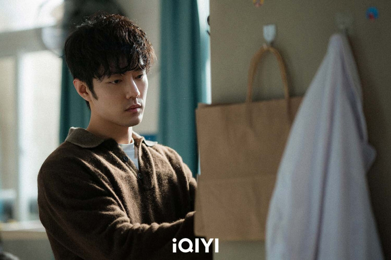 肖戰壁咚戲太猛!女星一推「牆壁當場撞破」工作人員全驚呆