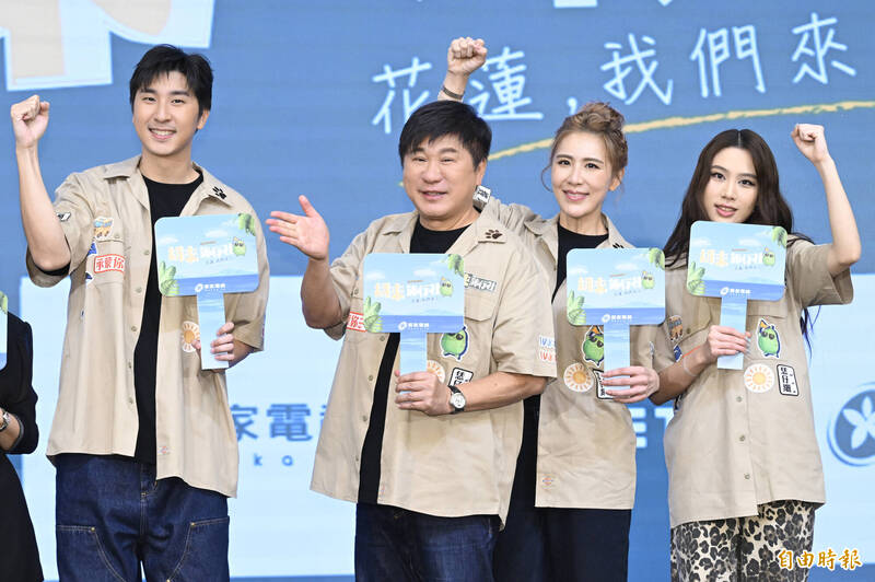 胡瓜與小禎、胡釋安、外孫女Emma一同出席《胡來旅行社》第二季記者會。（記者胡舜翔攝）