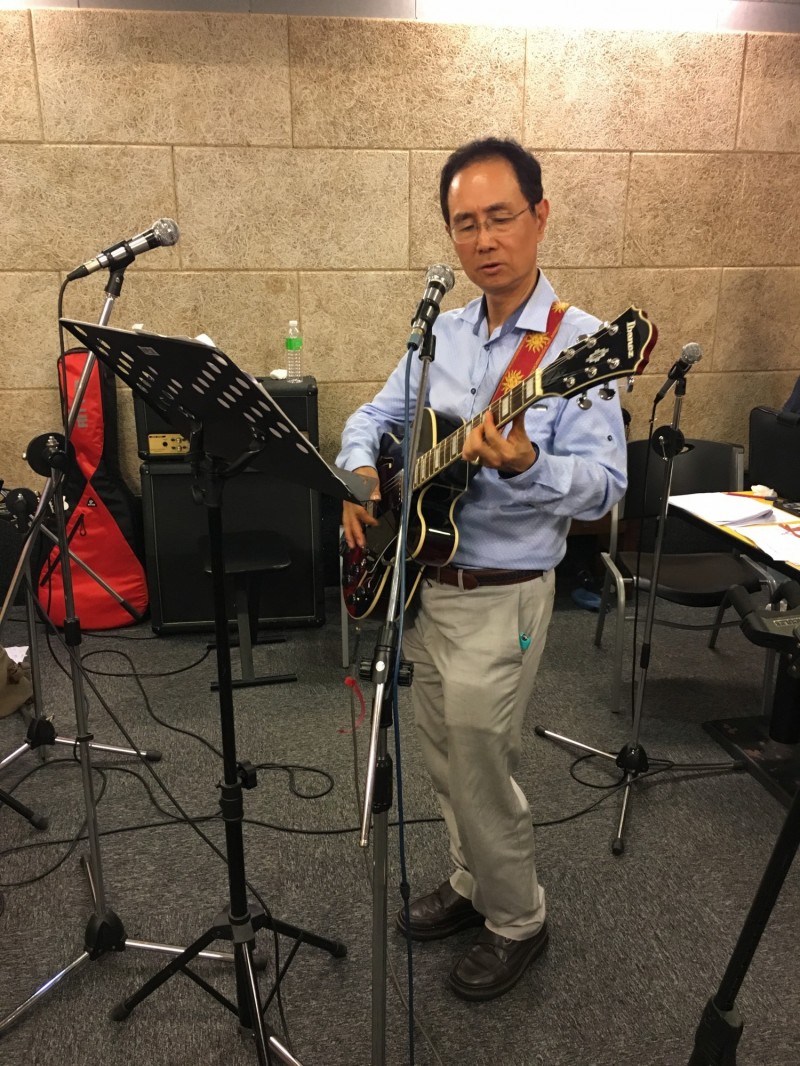 「民歌之父」楊弦 聽鄧紫棋歌曲強心臟