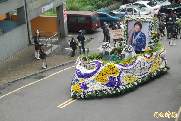 「冷涼卡好!拎北先來去」豬哥亮棺木三峽火化 「冷涼卡好!拎北先來去」豬哥亮棺木三峽火化
