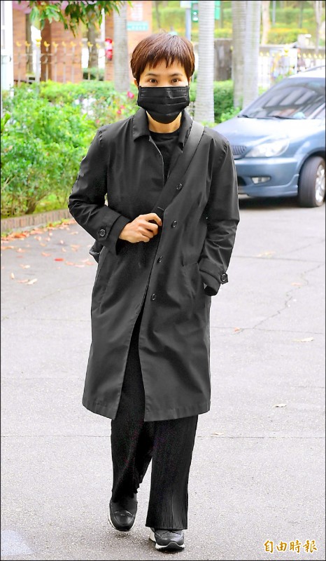 白銀兒隔離請假奔喪 李艷秋弔唁恩師