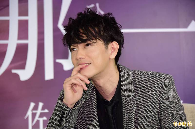 佐藤健揮別15年老東家 日娛樂記者曝背後真相