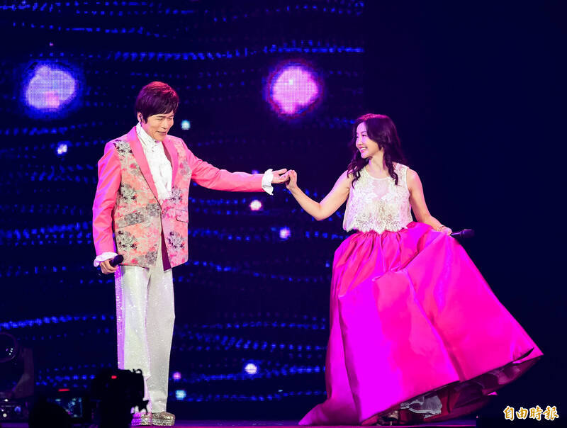 洪榮宏與嫩妻吵架逼她回娘家 「玩小雞雞」破冰