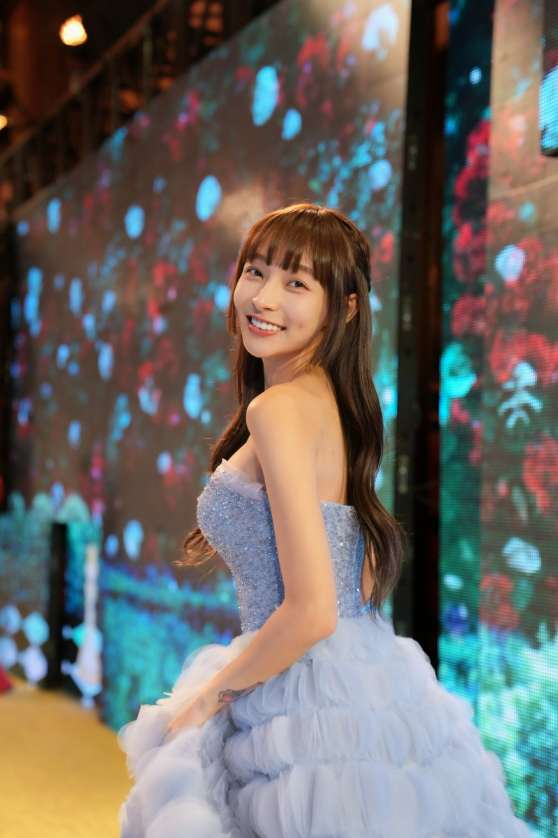 林襄脫下啦啦隊戰袍搖身「辣公主」 裙底風光藏玄機