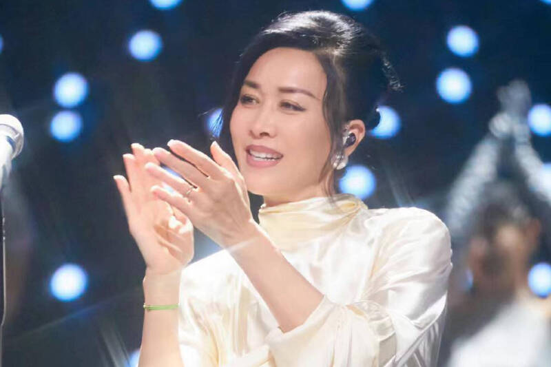 那英醜聞咻一下就忘了！ 傳受邀央視中秋晚會獻唱