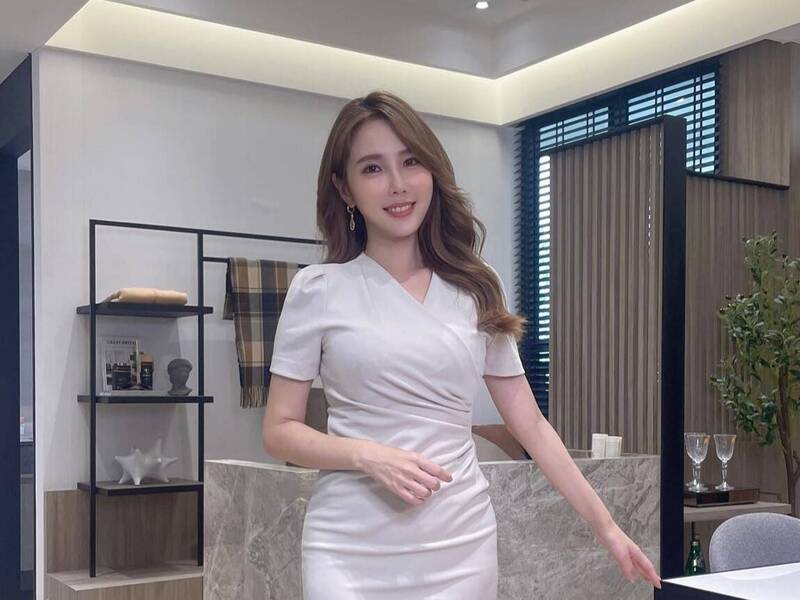 朱琦郁「爆乳裝」坐旁邊 凱莉看一秒被抓包：真的不是故意