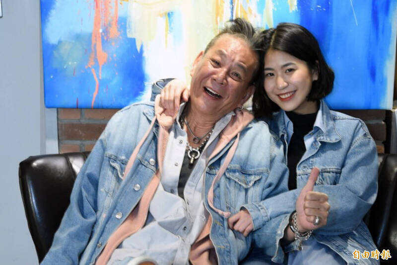 龍劭華離世2年 陳璇曝父女牽手照 悲喊：如果你還在就好了