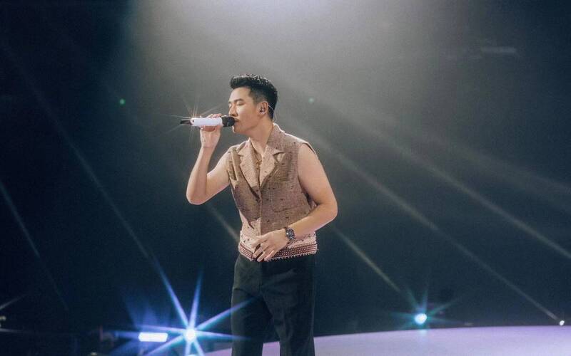 周興哲不藏了！喜訊曝光在明年 大咖女星助攻