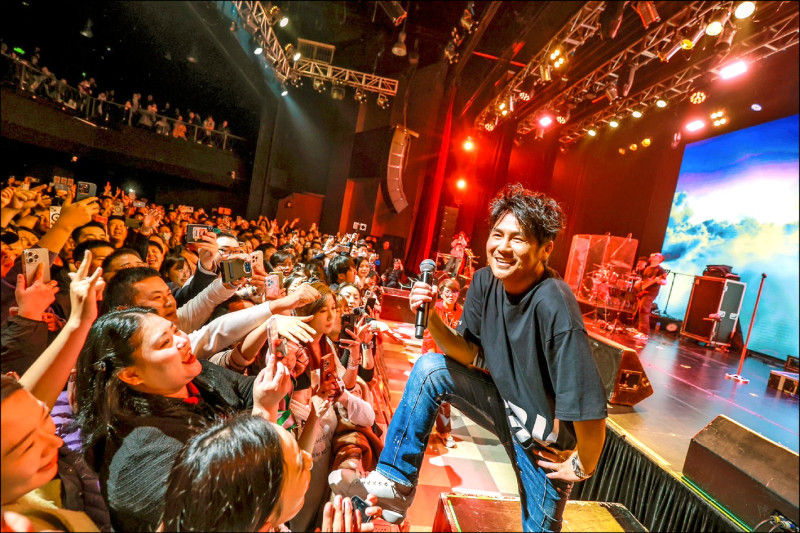 曹格甩低潮開唱 預告合體愛子