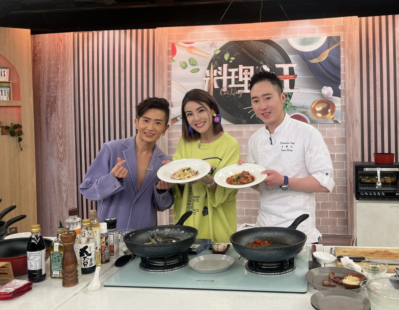 徐小可大兒子樂意分享感情事   一家五口關係緊密