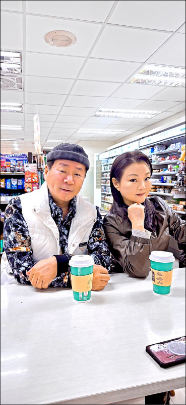 郭主義曬夏禕合照 氣質依舊顏值凍齡