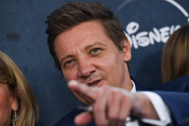 鷹眼慘遭鏟雪機輾過 休養一年終於正式復工