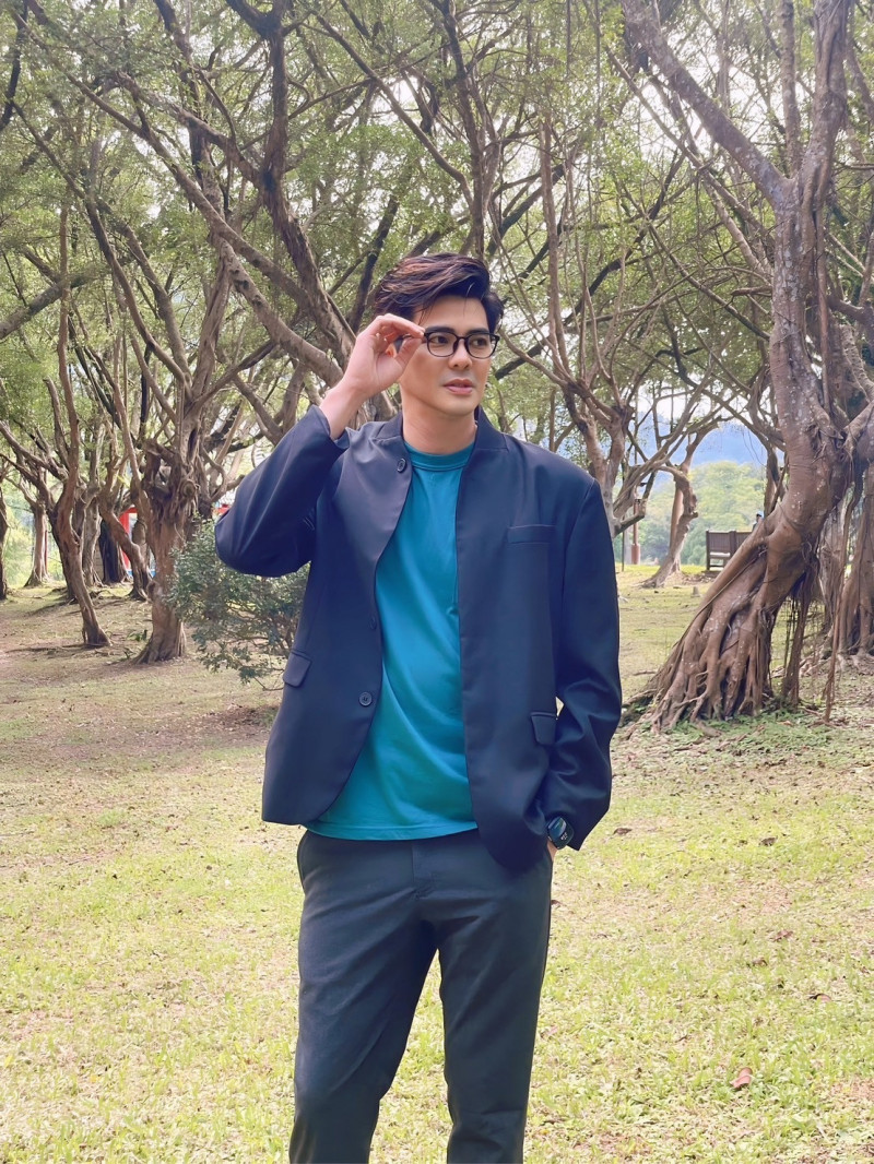 《麻辣鮮師》郭唐佑迎40歲生日「想換重機」 老婆反應讓他懷疑：不被愛了？