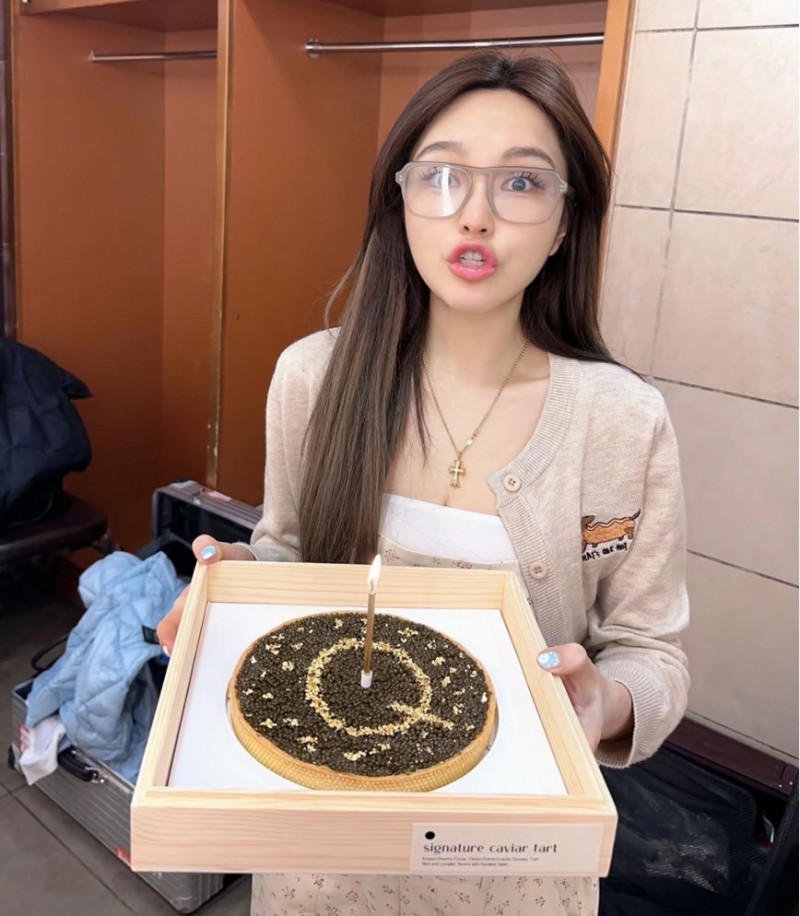 周揚青送蛋糕被嫌醜！挖出驚人價格  網：貧窮限制想像