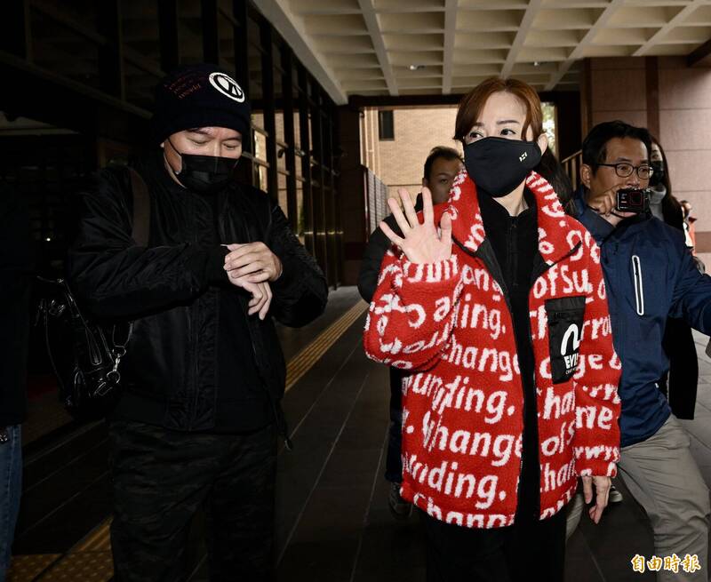 為救孫安佐遭「騙扁小子」詐30萬！ 孫鵬、狄鶯首出庭：覺得沒被騙