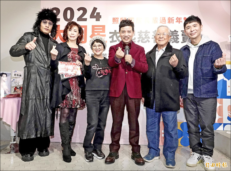 陳凱倫揪明星衣起義賣 哽咽感動蕭薔捐衣贈錢