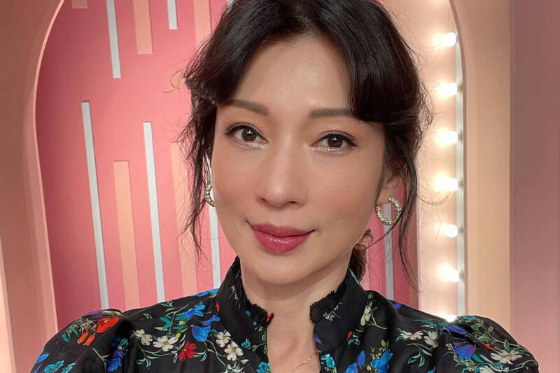 52歲溫翠蘋驚傳遭家暴！被丈夫狠踹腹部「痛苦蹲坐路邊」