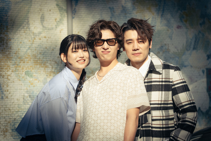 王碩瀚、邱志宇高雄熱到脫上衣  冰塊腹肌現形超猛