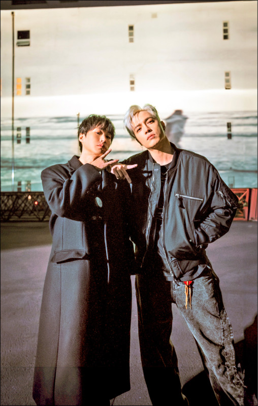 J.Sheon想降key被打槍 TABLO為了粉絲學中文