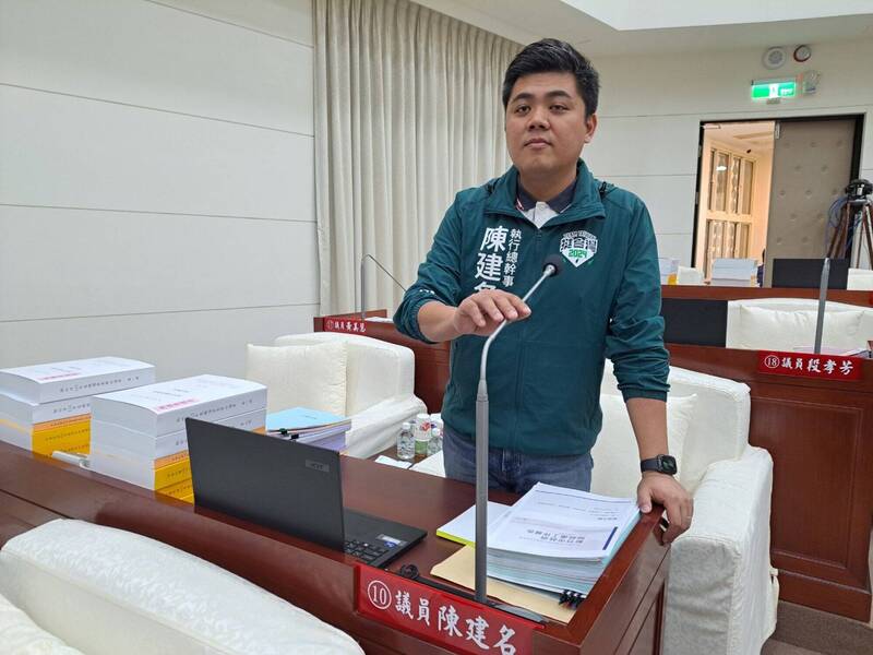 吳國寶愛妻遭爆被民進黨議員陳建名勾脖強吻！張涵雅不忍回應了