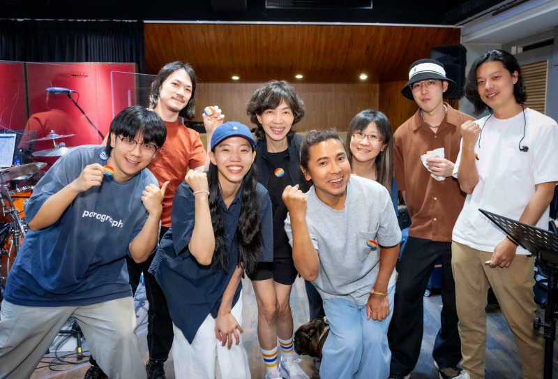 「愛之日常」躍上多倫多同志大遊行！黃韻玲超帥兒子露面也同行