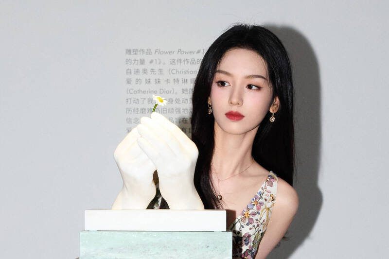 「小章子怡」周也臭臉接受採訪 惹毛央視文盲黑歷史遭挖