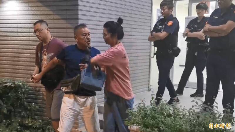 龍天翔爛醉咆嘯拒付車資還推女警 被壓制上銬狂噴髒話