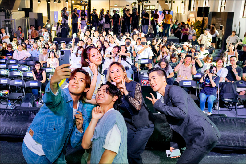 告五人搭巡演列車 世界各地錄音盼明年出輯