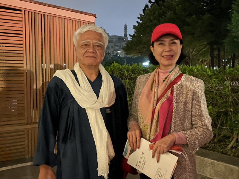 胡德夫重返中山堂開唱好激動！力邀最美主持人白嘉莉觀賞