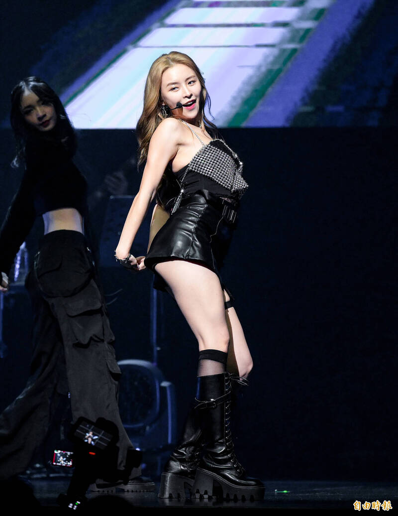 周子瑜真的來了!返台第一站「力挺閨蜜ELKIE」開唱 周子瑜真的來了!返台第一站「力挺閨蜜ELKIE」開唱