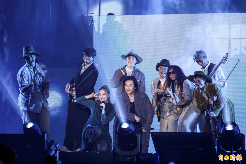 愛妻蒙嘉慧台灣現蹤 鄭伊健被「國語」打敗哀號了