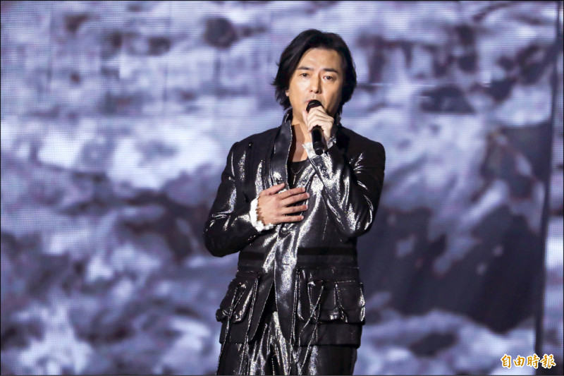 鄭伊健國粵雙聲道 港都酷唱「古惑仔」熱歌─出道38年台灣首場蒙嘉慧愛相隨 嗨組港台限定版五堅情