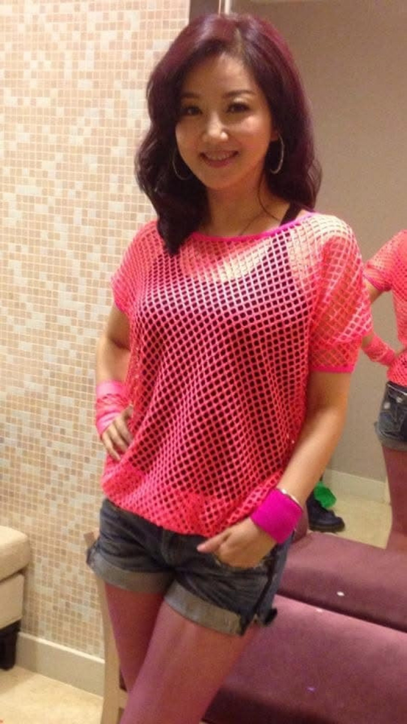 洪榮宏嚇到了！嫩妻「小鄧麗君」遭揭11年前真面目