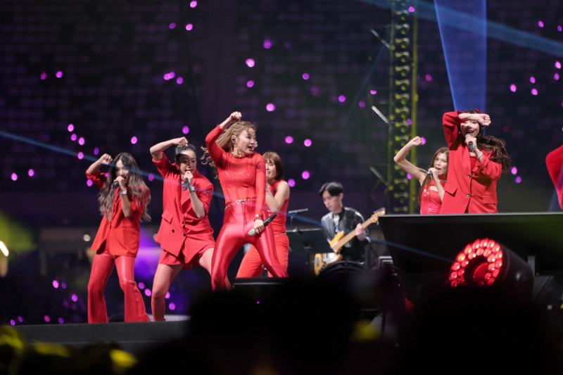 王雪紅狂讚！HOt SHOCk躍上大巨蛋鴻海尾牙開唱