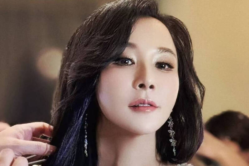 蕭薔新年禮物超特殊 美人墨寶須親求