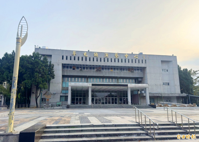 (影)草屯鎮演藝中心淪「蚊子館」多年 公所擬招商盼恢復歌廳秀 (影)草屯鎮演藝中心淪「蚊子館」多年 公所擬招商盼恢復歌廳秀