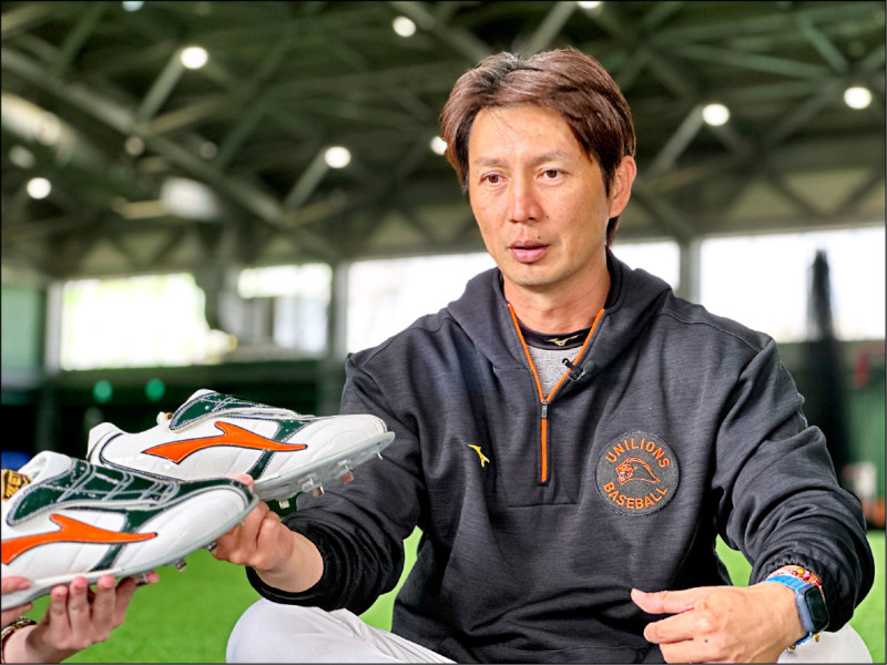 高志綱秀珍藏釘鞋 自勉隨時做好準備